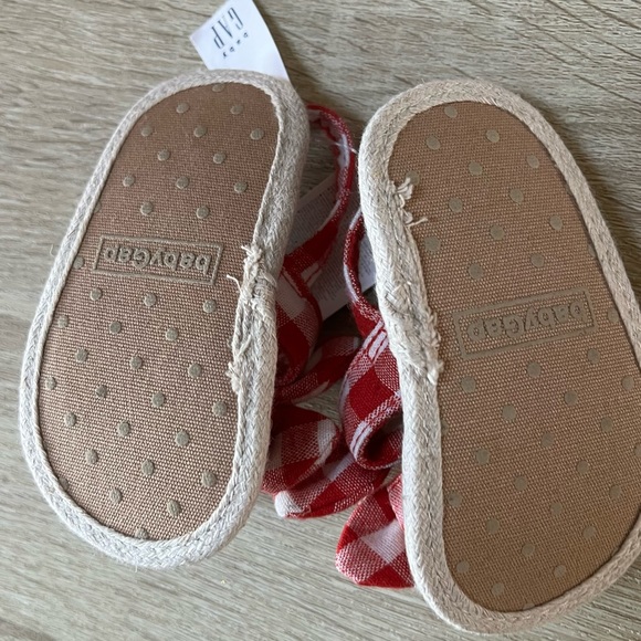 Baby Gap 🌟HP🌟 6-12 Month Gingham Sandals NWT - Picture 2 of 4